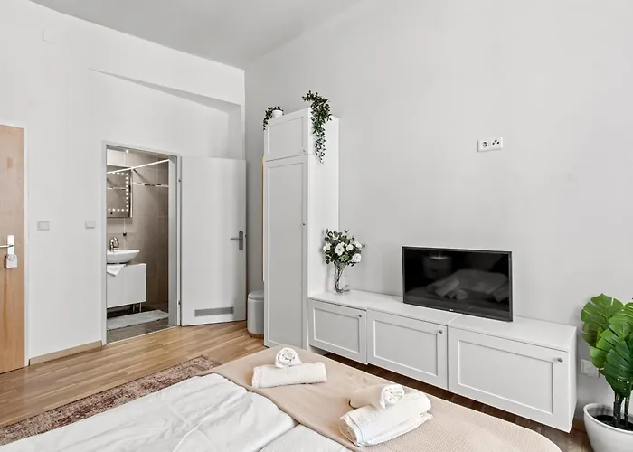 Elegant Near Prater & Center מלון *
